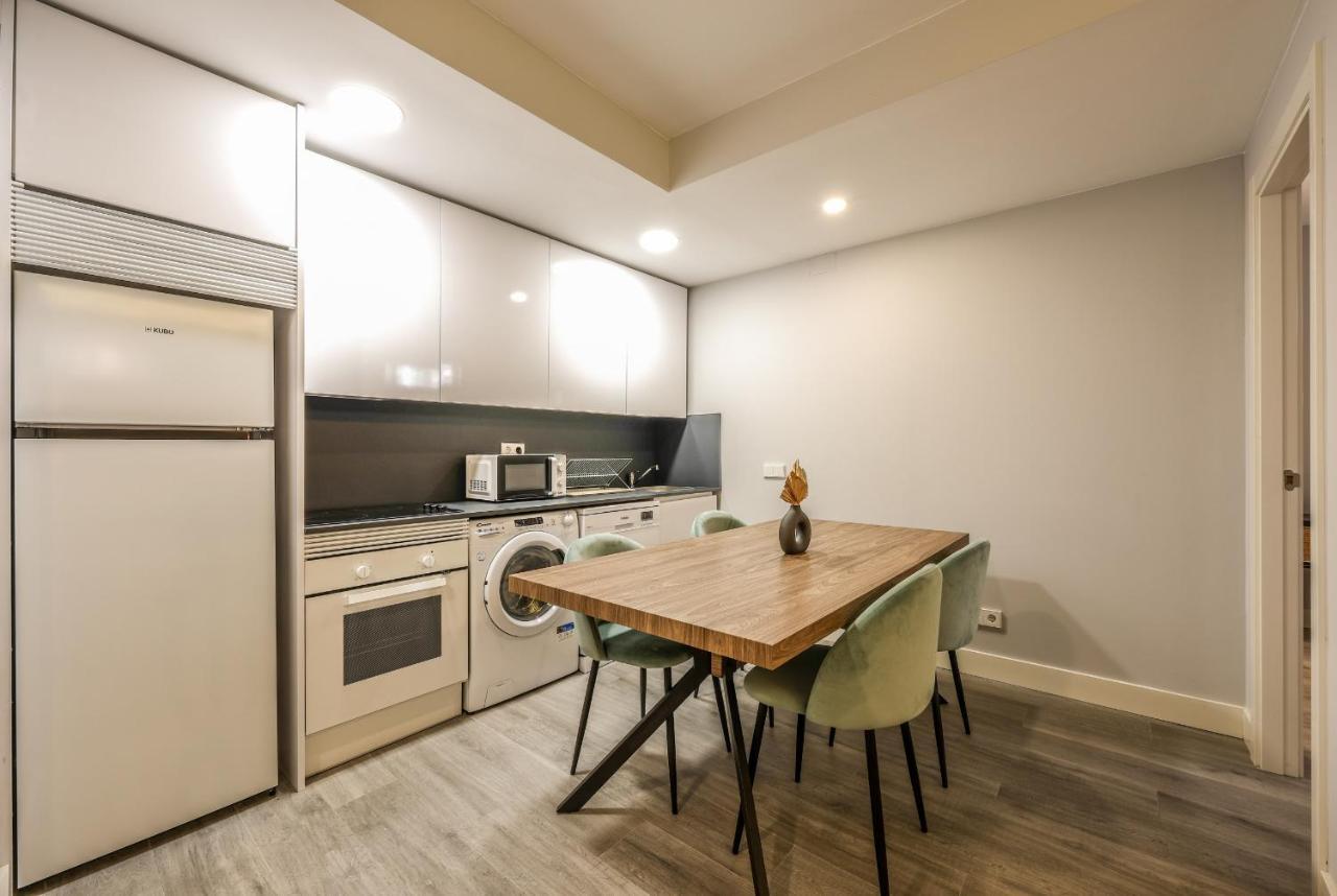 Apartamentos Reformados En Arturo Soria Madrid Esterno foto
