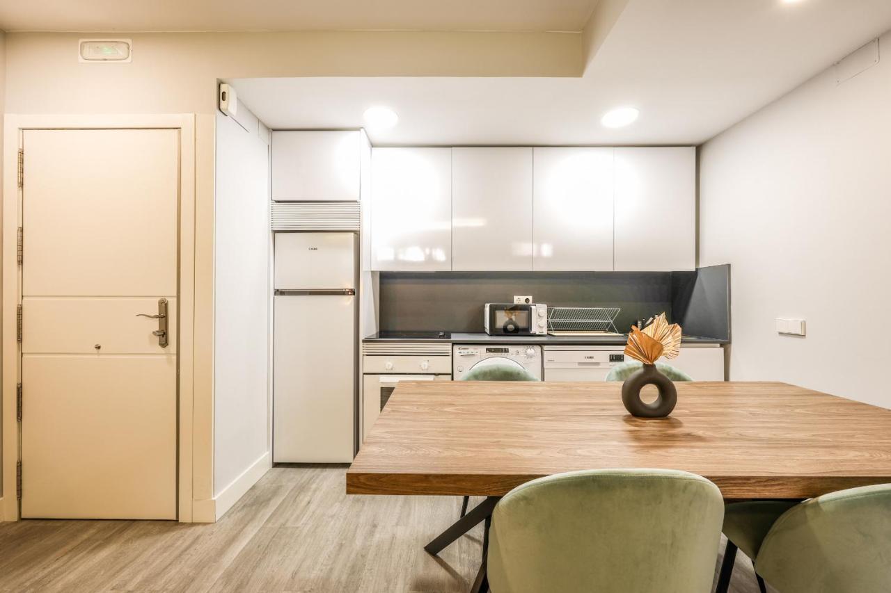 Apartamentos Reformados En Arturo Soria Madrid Esterno foto