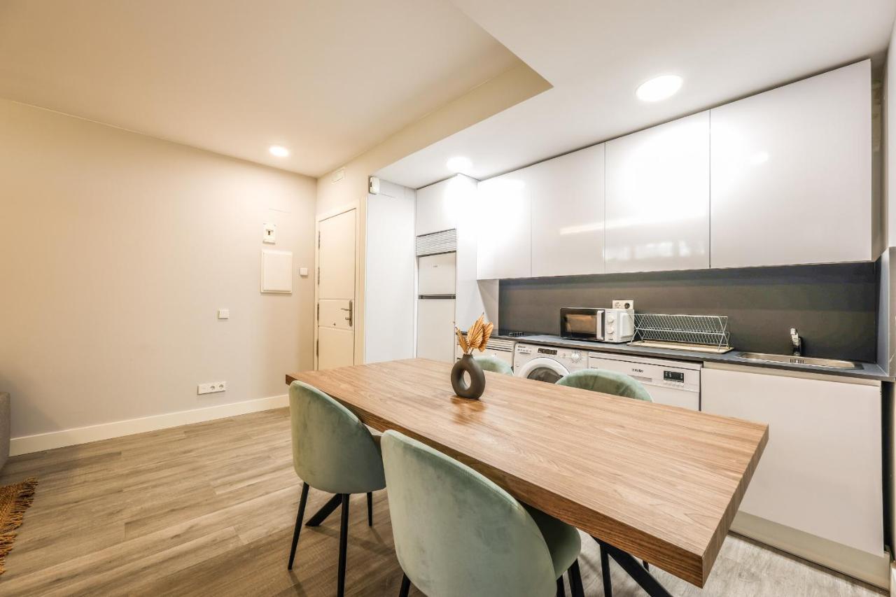 Apartamentos Reformados En Arturo Soria Madrid Esterno foto