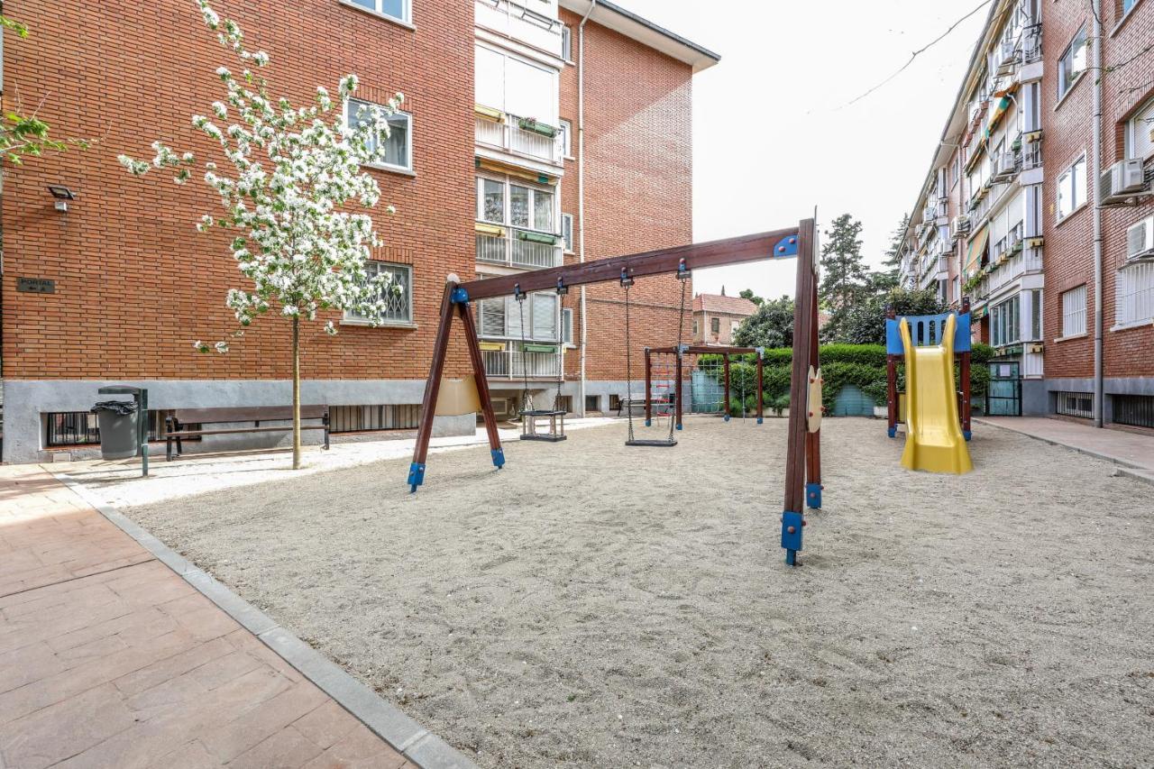 Apartamentos Reformados En Arturo Soria Madrid Esterno foto
