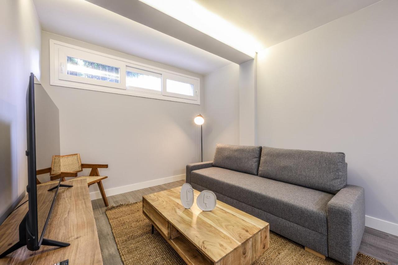 Apartamentos Reformados En Arturo Soria Madrid Esterno foto