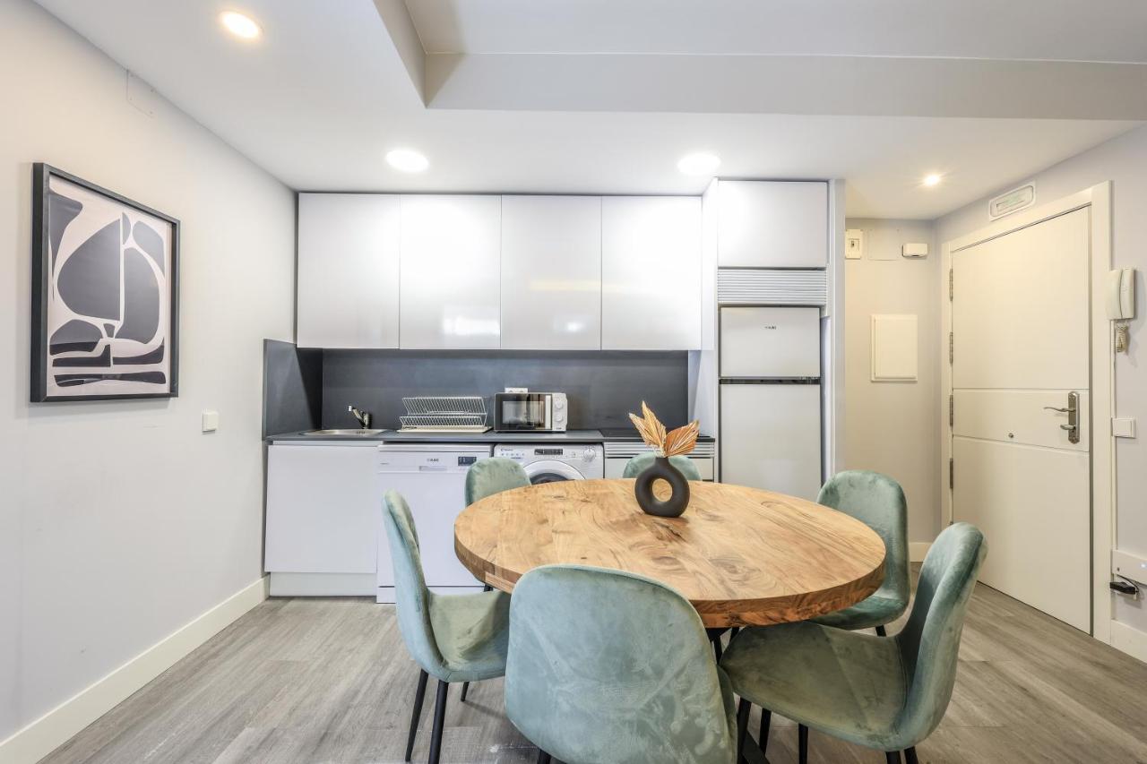 Apartamentos Reformados En Arturo Soria Madrid Esterno foto