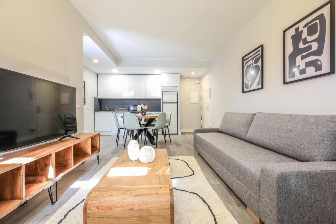 Apartamentos Reformados En Arturo Soria Madrid Esterno foto