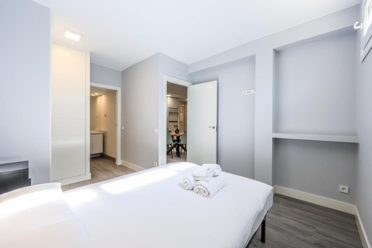 Apartamentos Reformados En Arturo Soria Madrid Esterno foto