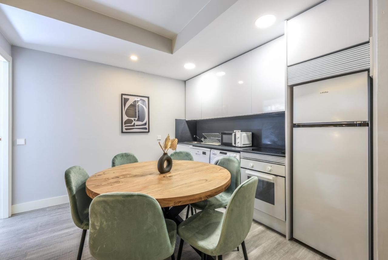 Apartamentos Reformados En Arturo Soria Madrid Esterno foto